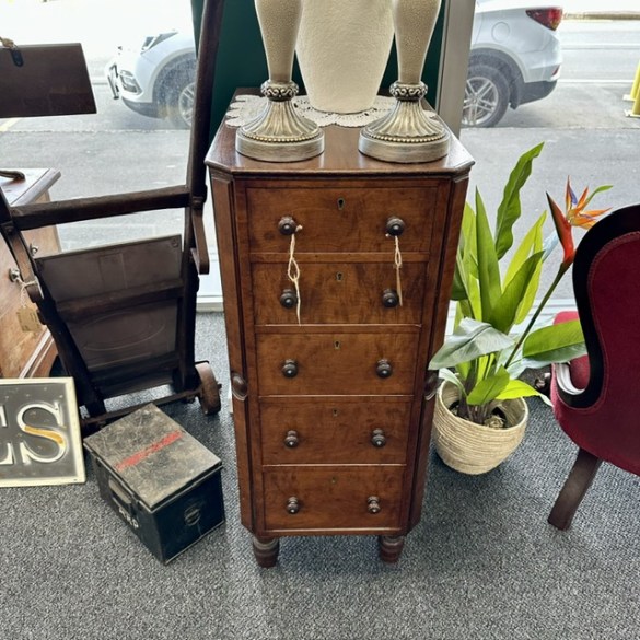 Wellington Draw Unit